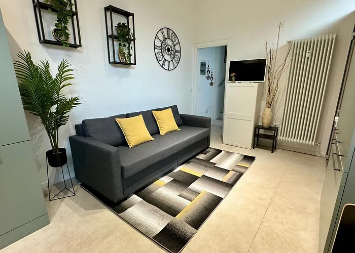 The Place * בולוניה